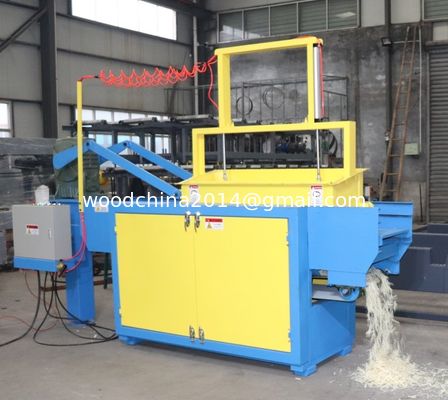 Các trang trại nuôi gà sử dụng máy cạo gỗ tự động Cây thông Cạo máy