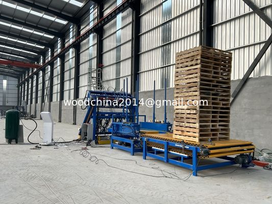 Máy pallet gỗ tự động có dung lượng cao đi kèm với bộ xếp và máy vận chuyển
