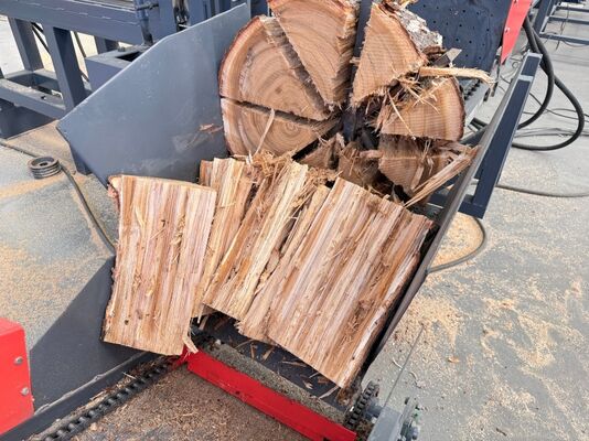 Bộ xử lý gỗ đốt hoàn toàn tự động 50 tấn Động cơ đẩy thủy lực để chia đường kính gỗ 600mm