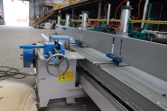 Máy cưa hình tròn bàn trượt xem Bảng cắt gỗ Edger Saw Machine với tự động cho ăn