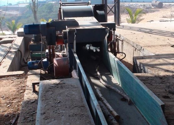 12 Meter Outlet Conveyor Length Wood Crusher cho nhu cầu sản xuất quy mô lớn